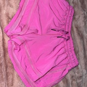 lululemon hotty hot shorts!
